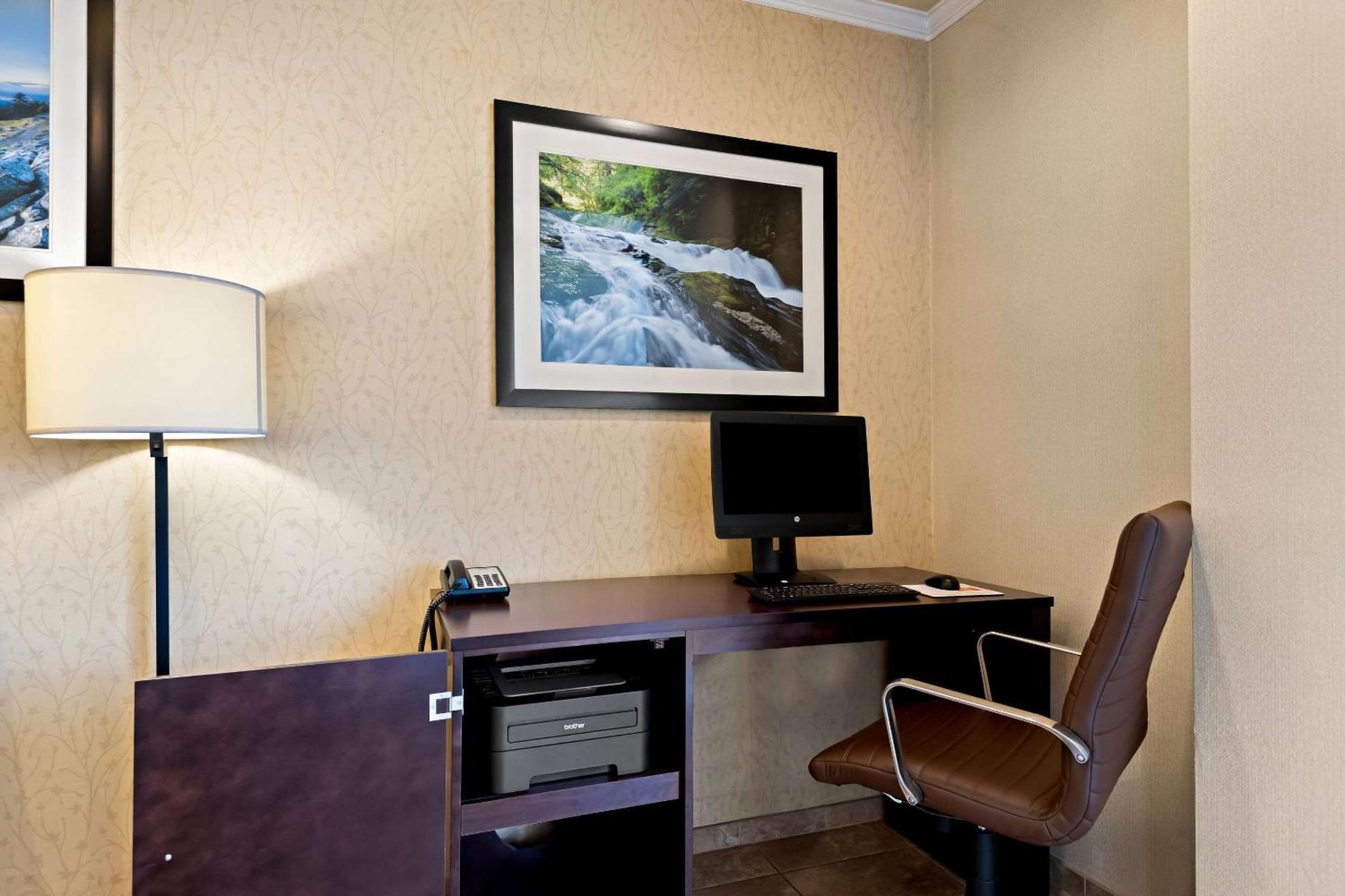 Comfort Inn & Suites Creswell Bagian luar foto