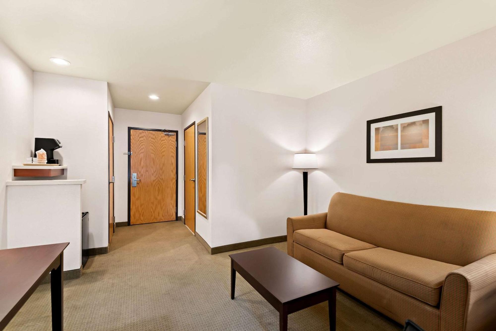Comfort Inn & Suites Creswell Bagian luar foto