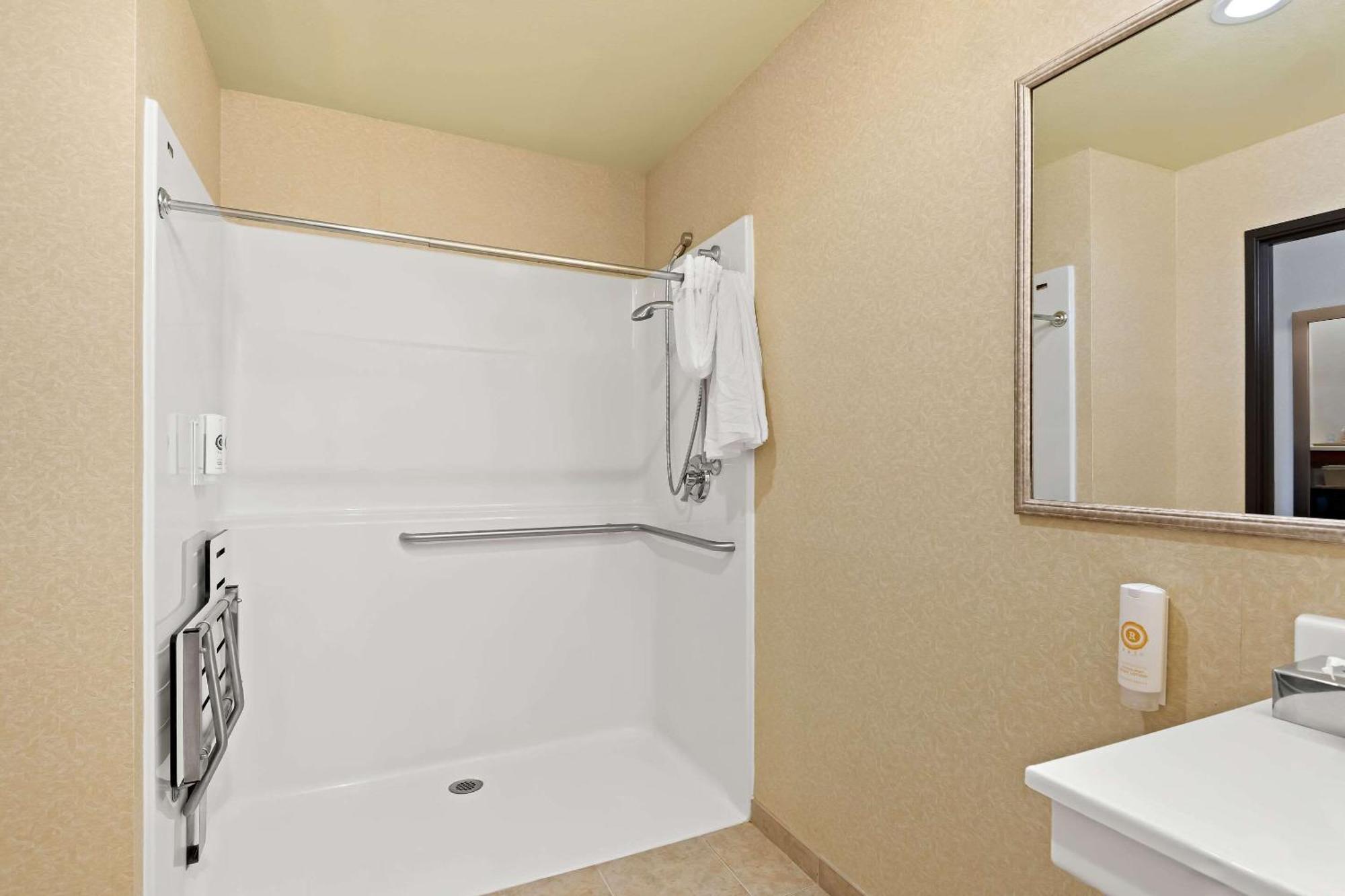 Comfort Inn & Suites Creswell Bagian luar foto