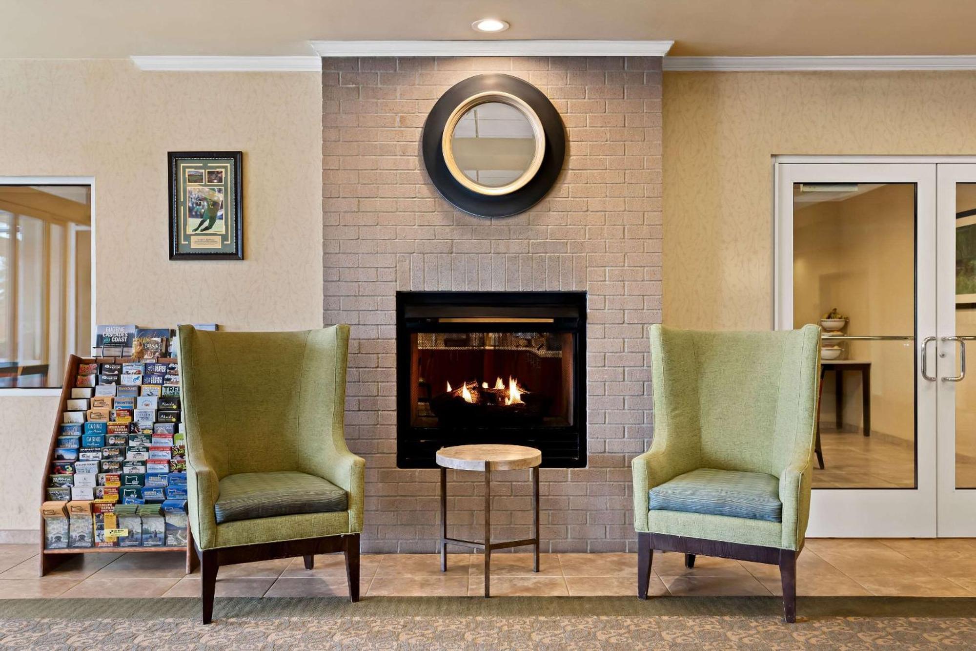 Comfort Inn & Suites Creswell Bagian luar foto
